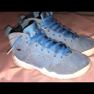 Jordan 7 retro Pantone